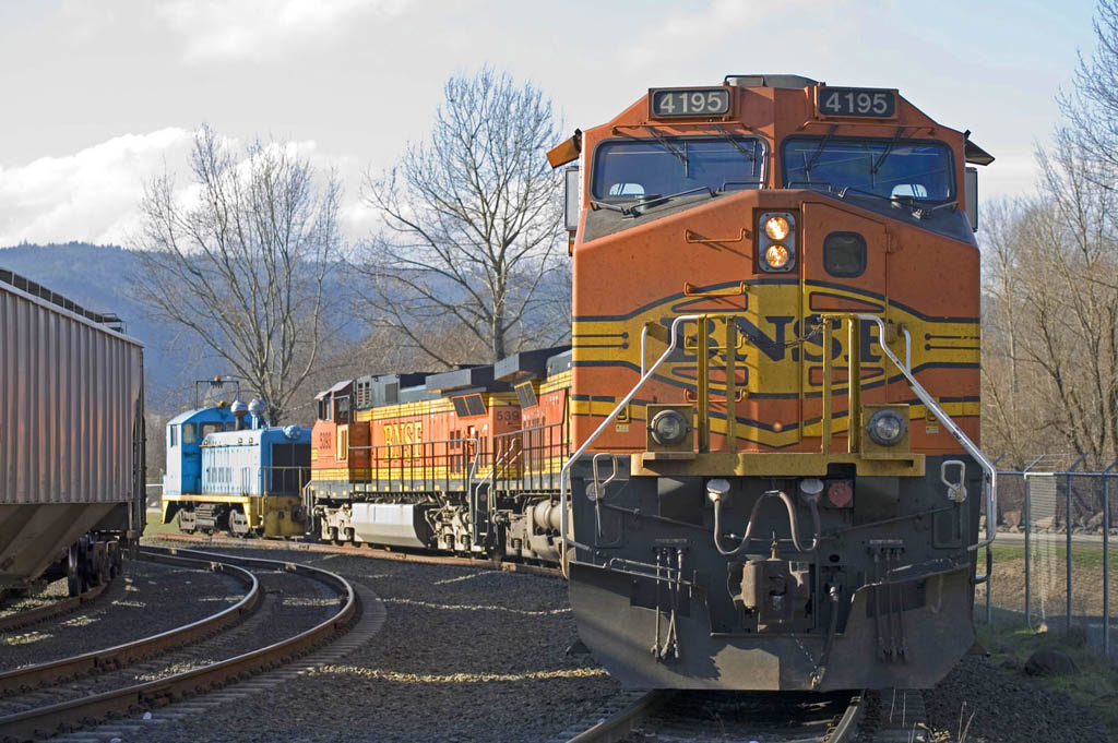 BNSFGrainTrainPwrKalama2A