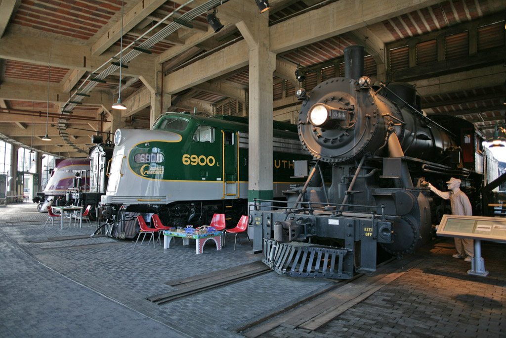 02-Roundhouse